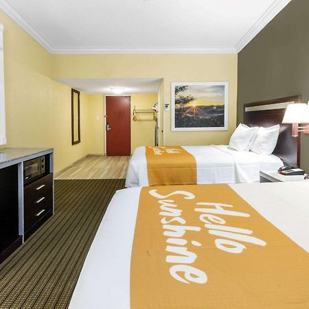 Days Inn By Wyndham Nanuet / Spring Valley Eksteriør bilde