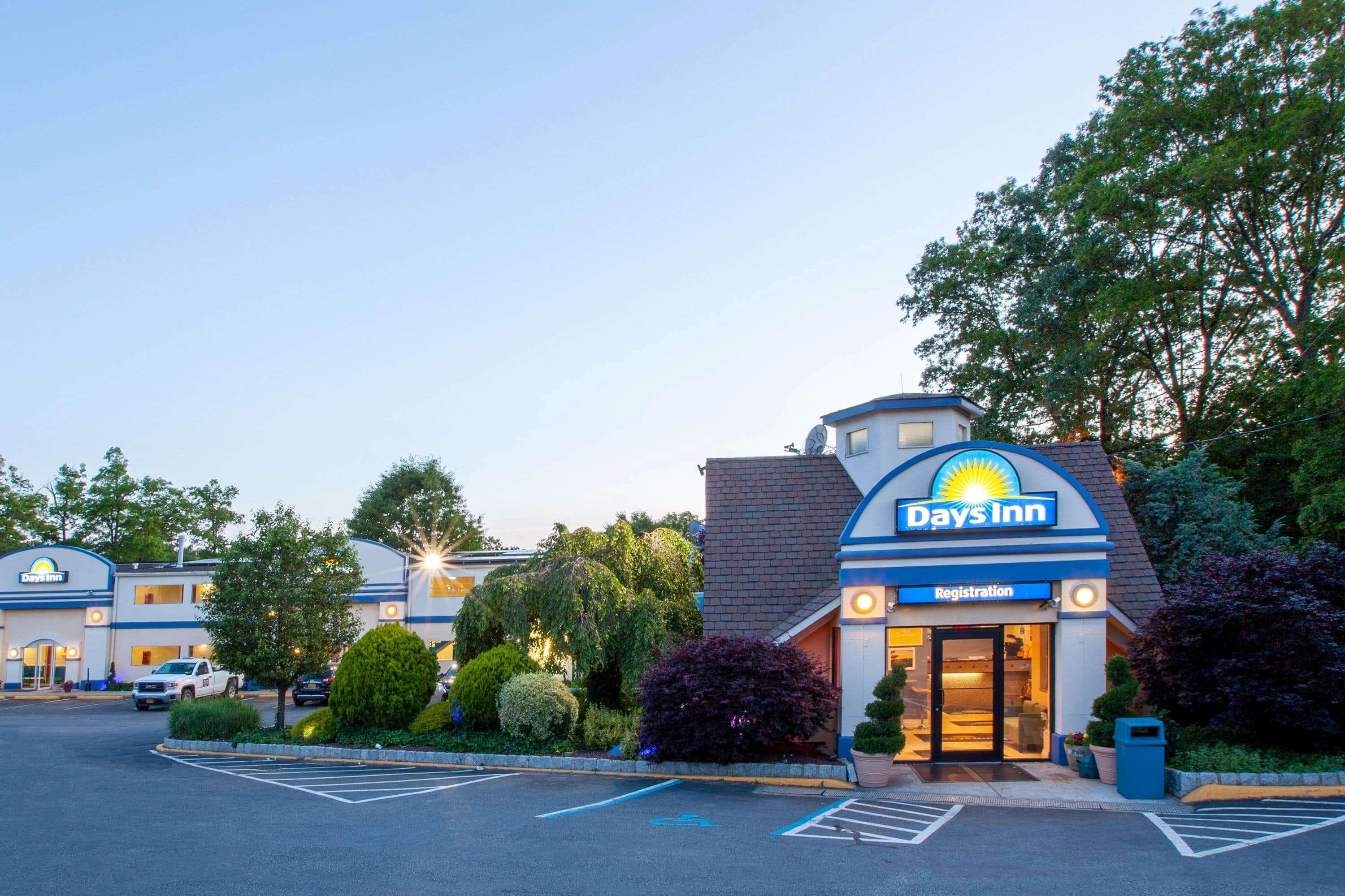 Days Inn By Wyndham Nanuet / Spring Valley Eksteriør bilde
